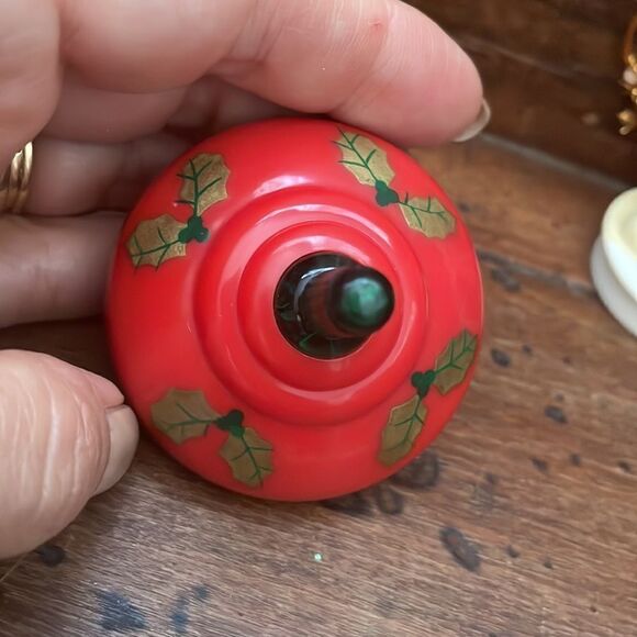 Collection of 4 plastic M & M ornament, wind up toys & top - Picture 6 of 12